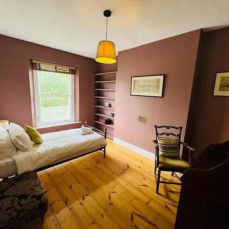 A Gorgeous Edwardian In City Centre Bristol