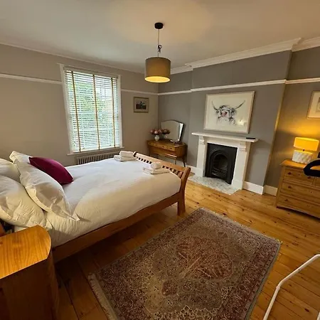 A Gorgeous Edwardian In City Centre *