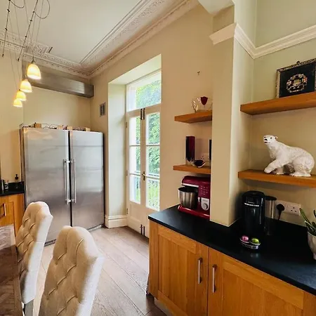 A Gorgeous Edwardian In City Centre Ferienhaus