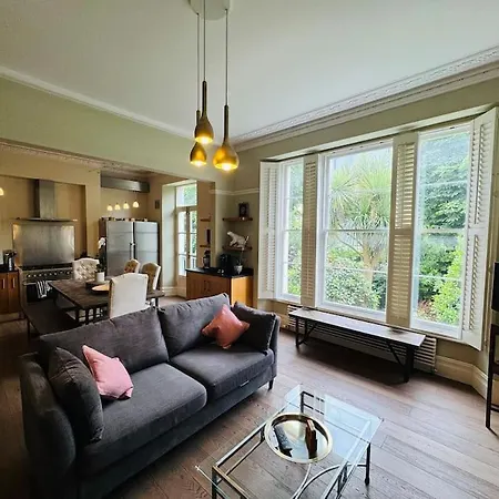 A Gorgeous Edwardian In City Centre *