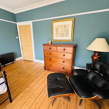 A Gorgeous Edwardian In City Centre