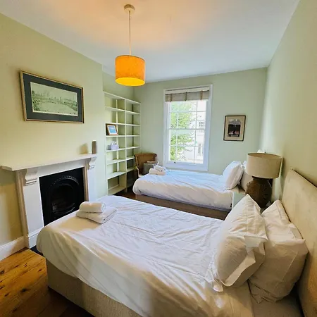 A Gorgeous Edwardian In City Centre بيت للعطل