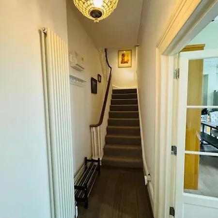 A Gorgeous Edwardian In City Centre